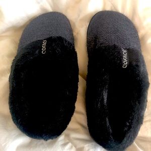Ladies furry slippers sz 42, 10-11 never worn